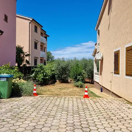 Juli No3 & No4 Appartement Mugeba