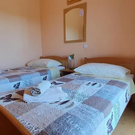 Juli No3 & No4 Apartment Mugeba